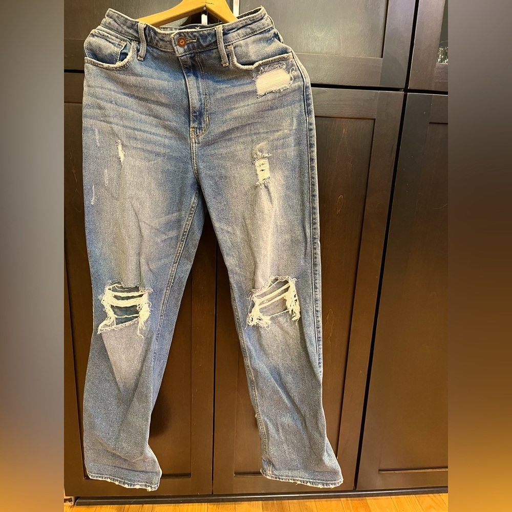 Hollister Ultra High Rise Dad Jean distressed, size 3R